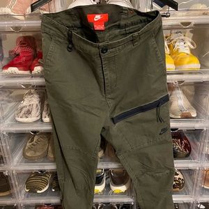 Mens medium Nike pants